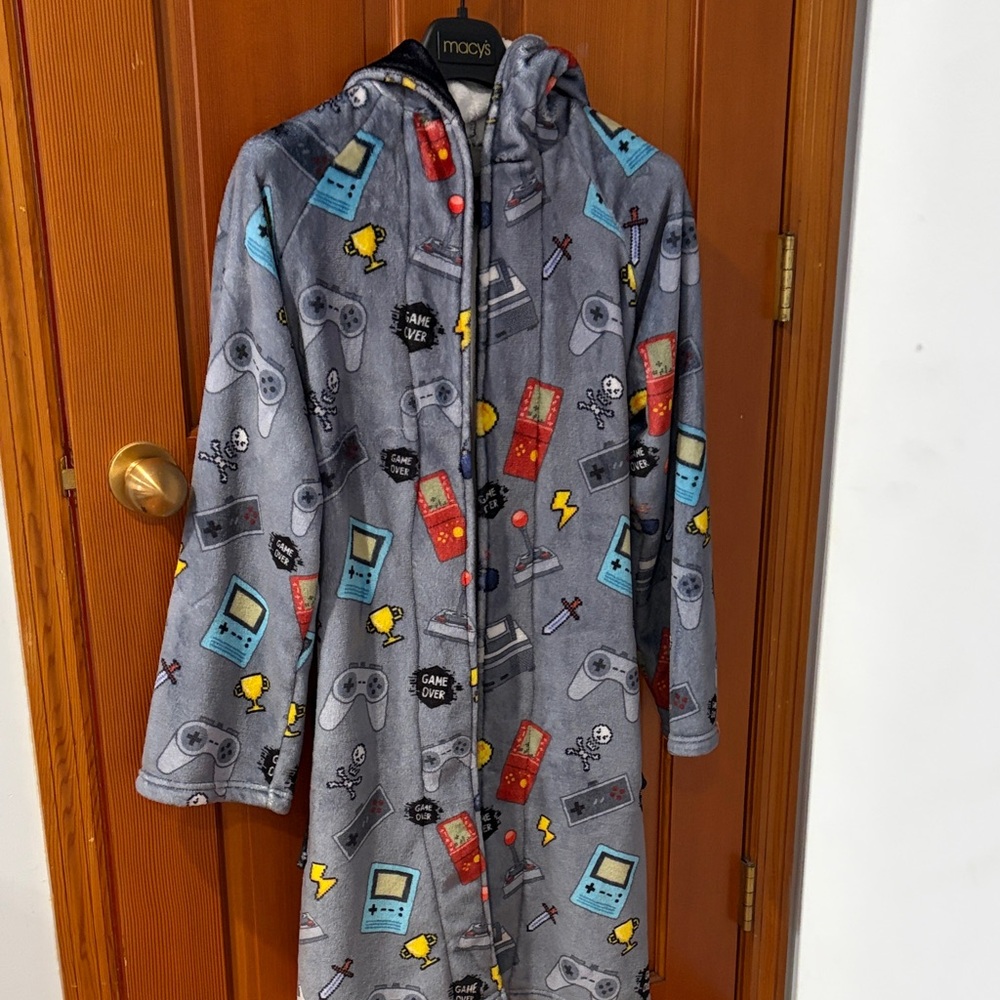 Kids Gaming-Themed Gray Hooded Robe - brand new youth size 10-14 yrs
